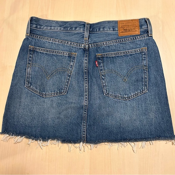 Levi’s denim mini skirt - Picture 2 of 5